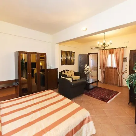 Apartmanhotel Paris *