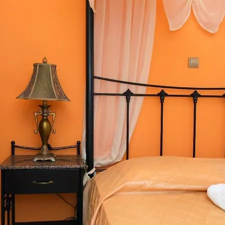 Paris Apartmanhotel *